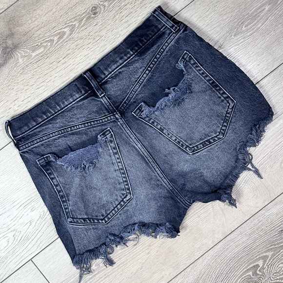Abercrombie & Fitch Distressed The Mom High Rise Short Gray Wash - Picture 10 of 12